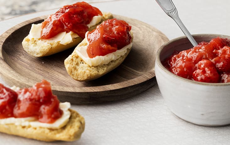 Skorpor med Rabarber- och jordgubbskompott - Recept | Pågen